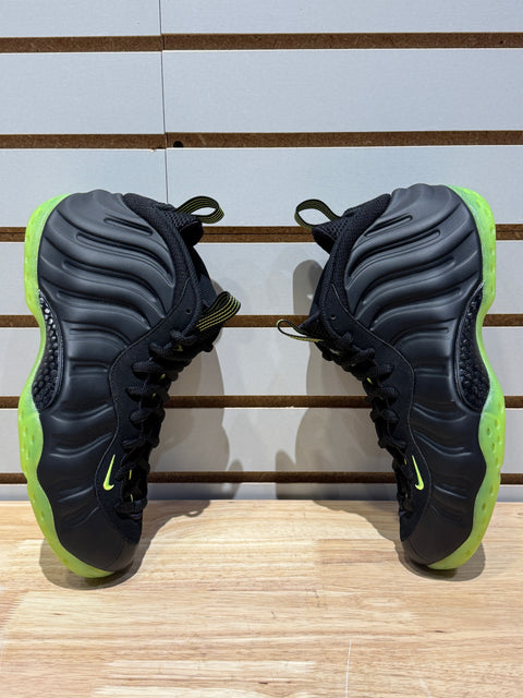 Nike Air Foamposite One Black Volt Sz 9.5