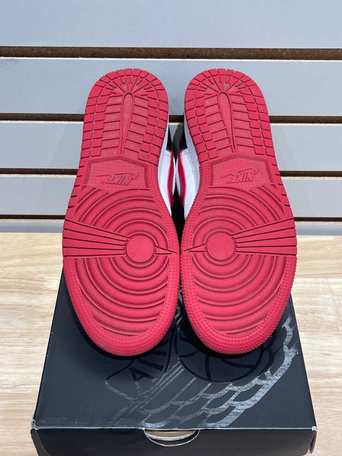 Jordan 1 Low Bulls (GS) Sz 7Y