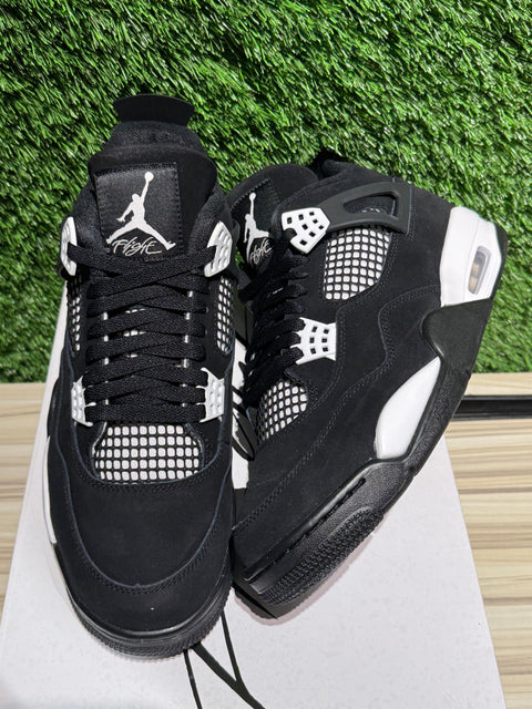 Jordan 4 Retro White Thunder Sz 10.5M
