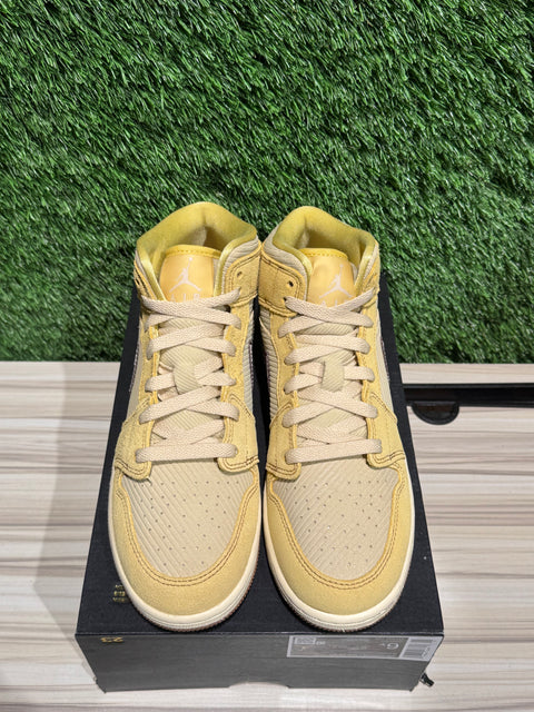 Jordan 1 Mid SE French Fries (GS) Sz 6Y