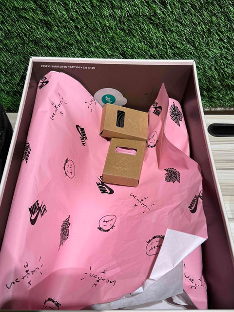 Jordan 1 Retro Low OG SP Travis Scott Velvet Brown Sz 10M.,.,