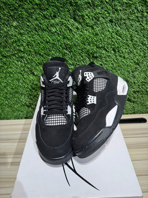 Jordan 4 Retro White Thunder Sz 9.5M