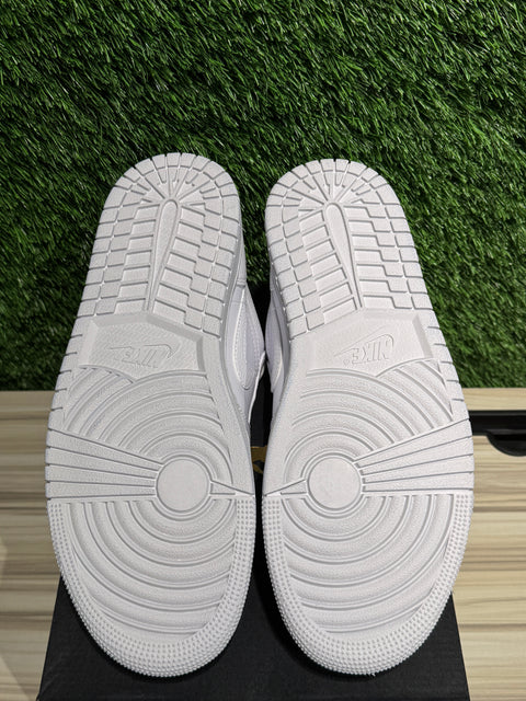 Jordan 1 Low Triple White Tumbled Leather Sz 8.5