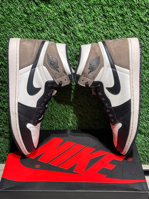 Jordan 1 Retro High Dark Mocha Sz 11M.