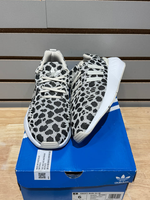 adidas Swift Run 22 Cheetah Sz 4.5M