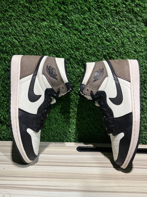 Jordan 1 Retro High Dark Mocha Sz 11