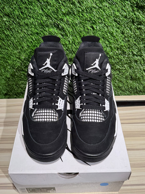 Jordan 4 Retro White Thunder Sz 7.5M..