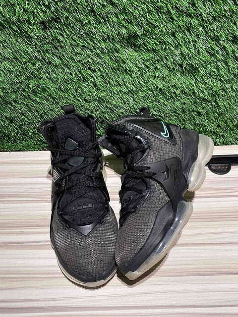 Nike LeBron 19 Black Anthracite Green Glow Sz 6.5M