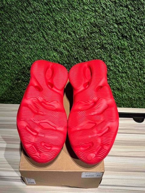 adidas Yeezy Foam RNNR Vermillion Sz 12M