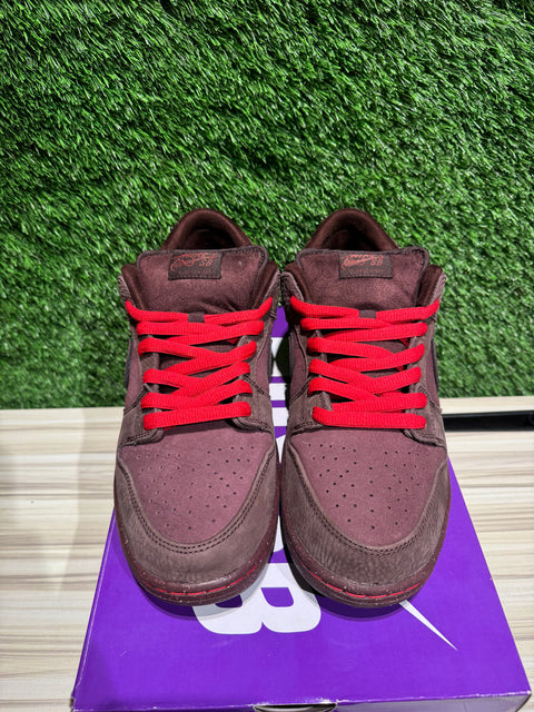 Nike SB Dunk Low City of Love Burgundy Crush Sz 11