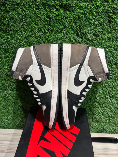Jordan 1 Retro High Dark Mocha Sz 9M