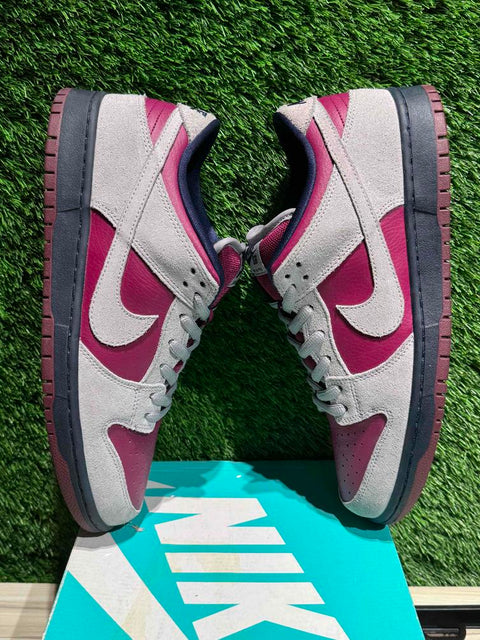 Nike SB Dunk Low Atmosphere Grey True Berry Sz 12
