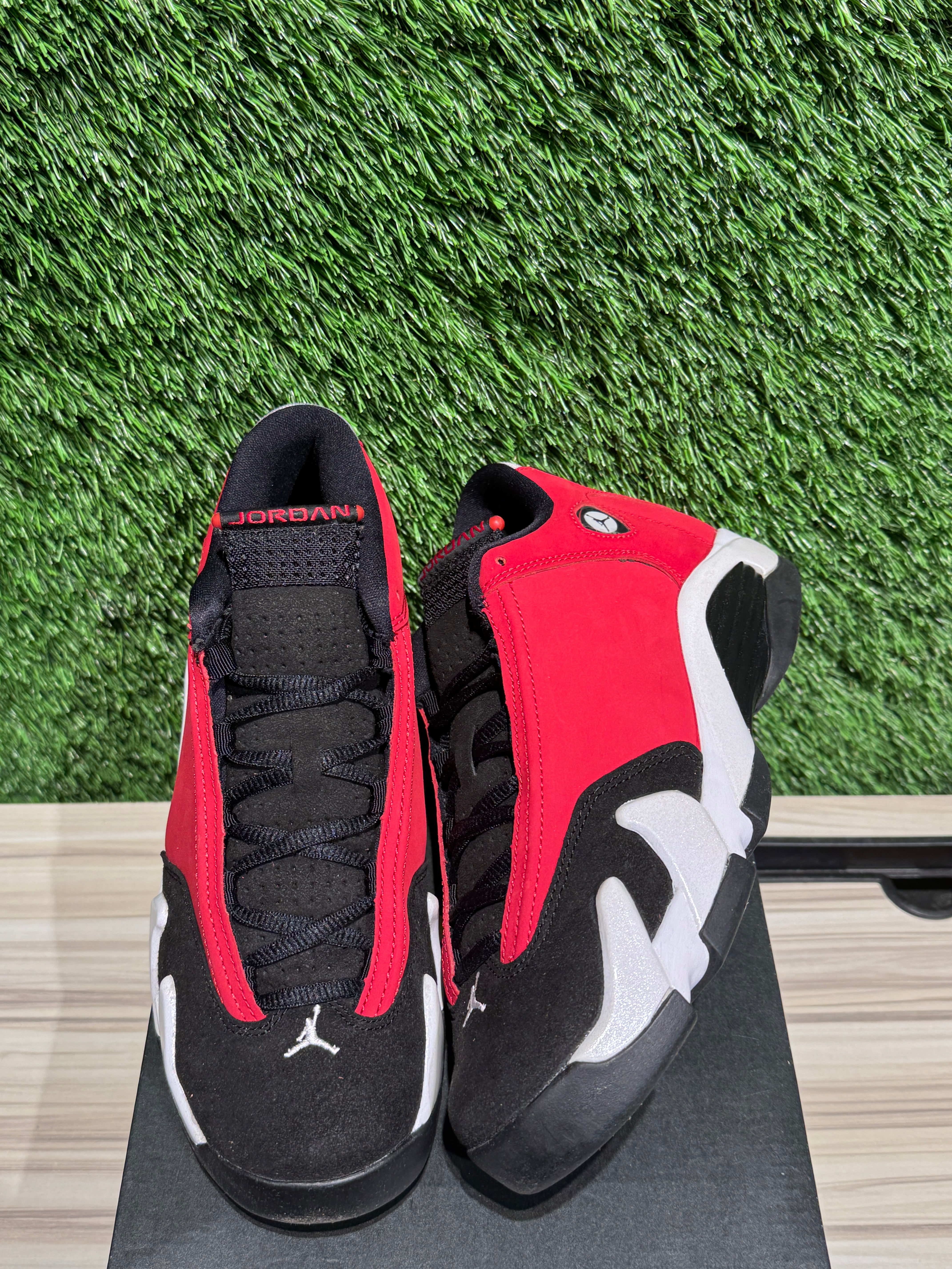 NIKE AIR JORDAN Roto様 Jordan 14 Retro Gym Red Toro (GS) Sz 6Y – Sneak City