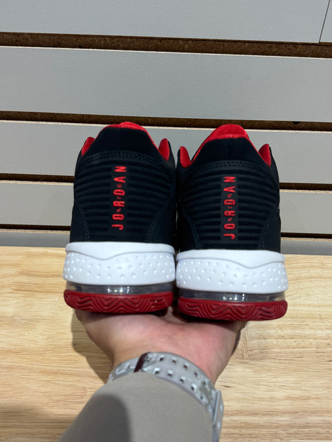 Jordan Max Aura 2 Black Gym Red Sz 7Y