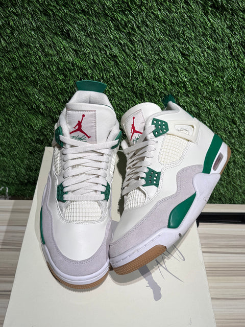 Jordan 4 Retro SB Pine Green Sz 9.5
