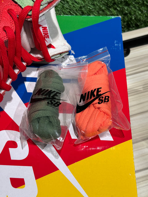 Nike SB Dunk High Strawberry Cough Sz 8M