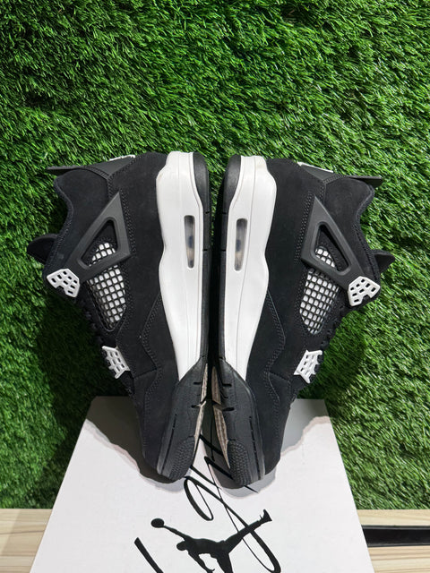 Jordan 4 Retro White Thunder Sz 7.5M..