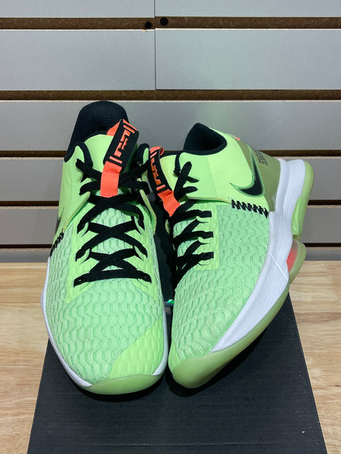 Nike LeBron Witness 5 Grinch Sz 9.5