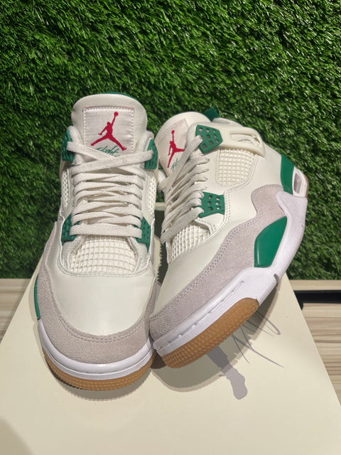 Jordan 4 Retro SB Pine Green Sz 9.5