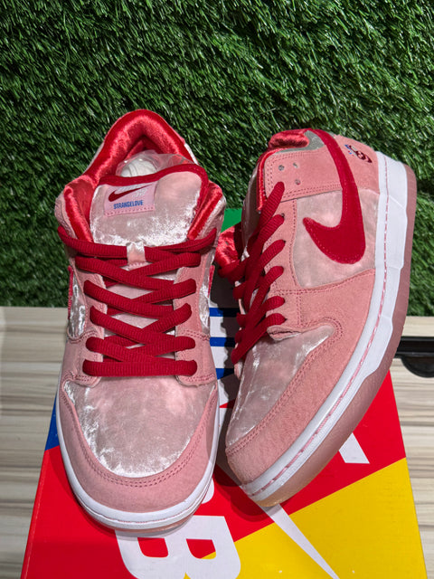 Nike SB Dunk Low StrangeLove Skateboards Sz 9.5