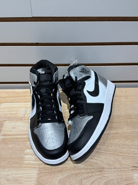 2021 Modern 520 Valentine's Day ReStockX Sz 10