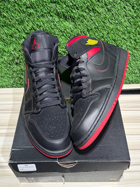 Jordan 1 Mid Last Shot Sz 12