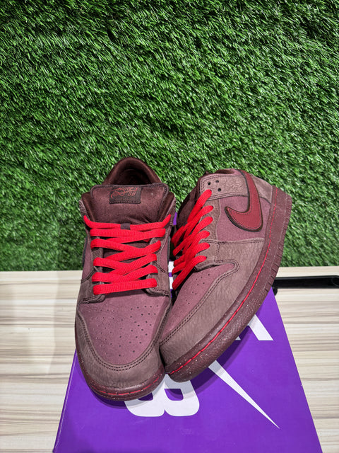 Nike SB Dunk Low City of Love Burgundy Crush Sz 11