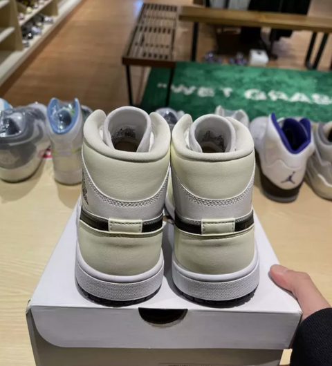 Jordan 1 Mid Coconut Milk (W)