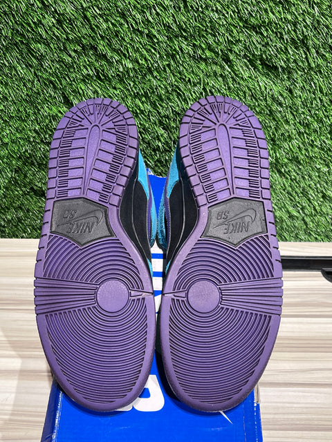 Nike SB Dunk Low Skeletor