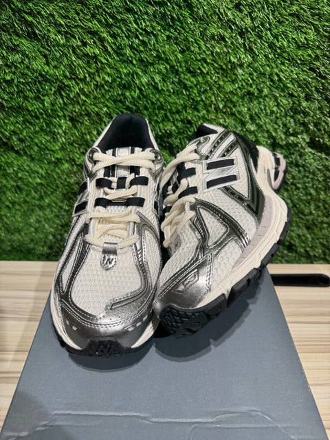 New Balance 1906R Silver Black Sz 9.5