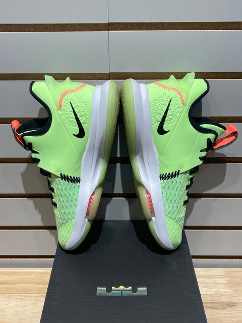 Nike LeBron Witness 5 Grinch Sz 9.5