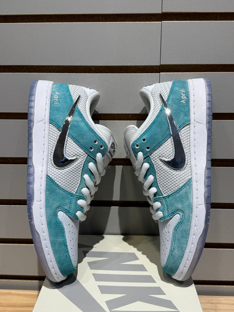 Nike SB Dunk Low April Skateboards Sz 9M