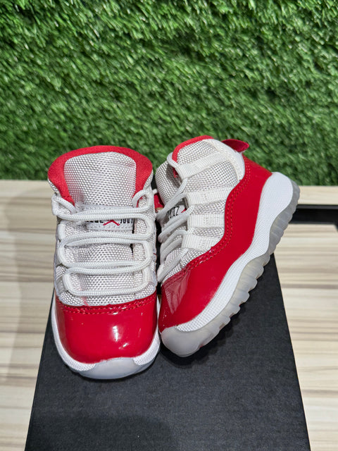 Jordan 11 Retro Cherry (2022) (TD) Sz 4C