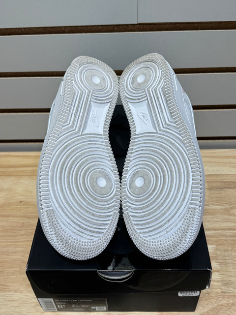Nike Air Force 1 Low Supreme White Sz 6.5M