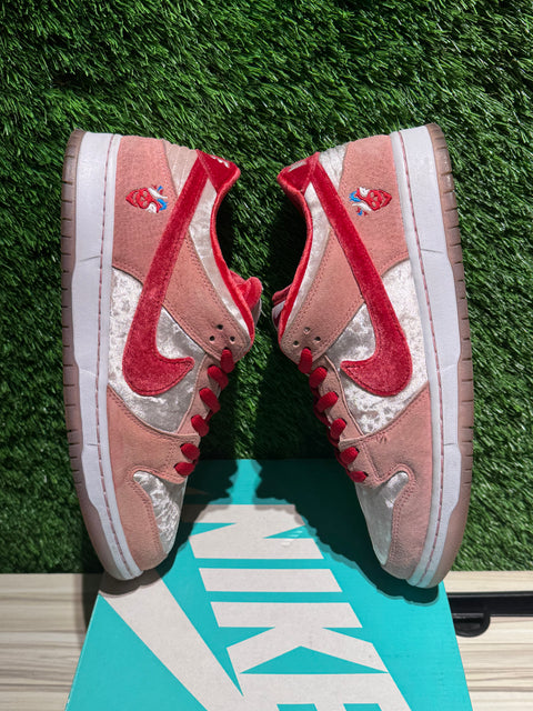 Nike SB Dunk Low StrangeLove Skateboards Sz 9.5M