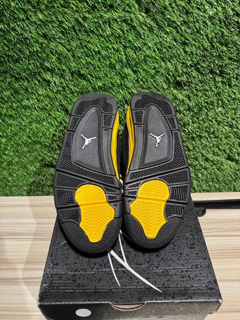 Jordan 4 Retro Thunder (2023) (GS) Sz 5.5Y