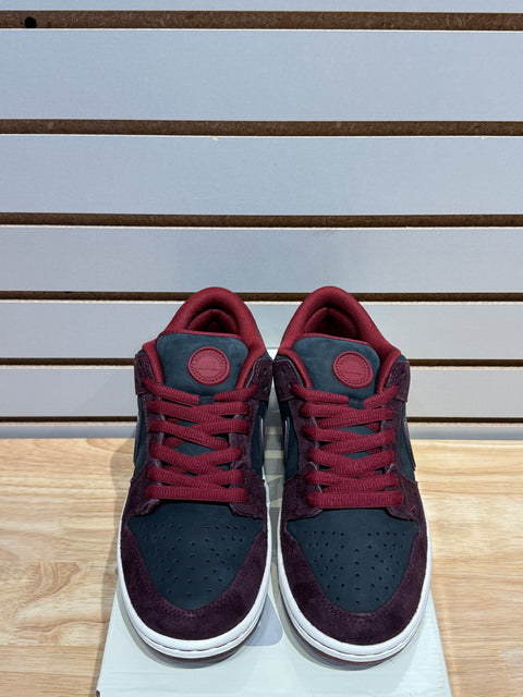 Nike SB Dunk Low Riot Skateshop Sz 8.5M