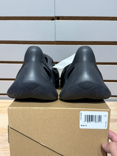 adidas Yeezy Foam RNR Onyx Sz 6