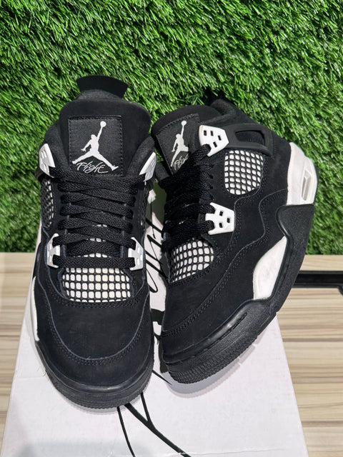 Jordan 4 Retro White Thunder (GS) Sz 5Y