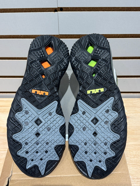 Nike LeBron 18 Low Greedy Sz 13