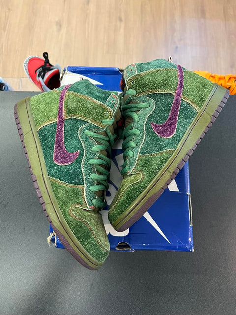 Nike SB Dunk High Skunk 420