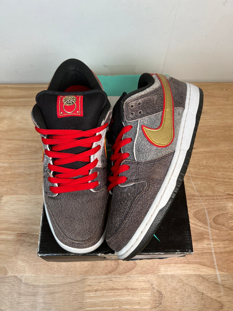 Nike SB Dunk Low Beijing Metallic Gold