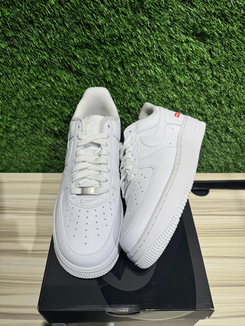 Nike Air Force 1 Low Supreme White Sz 8