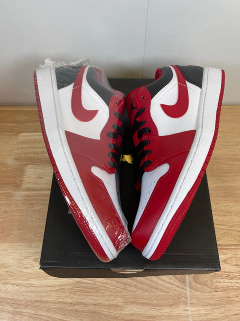 Jordan 1 Low Bulls