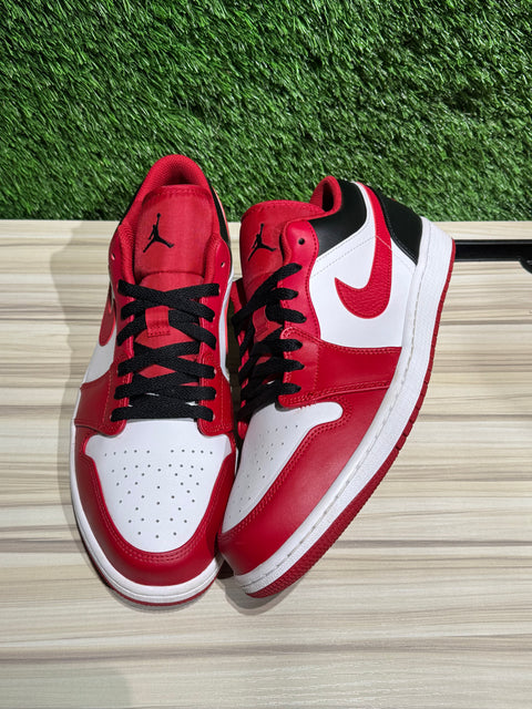 Jordan 1 Low Bulls Sz 12M