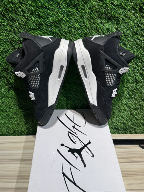 Jordan 4 Retro White Thunder (GS) Sz 5Y