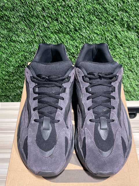 adidas Yeezy Boost 700 V2 Vanta Sz 10.5