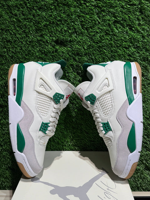 Jordan 4 Retro SB Pine Green Sz 9.5M