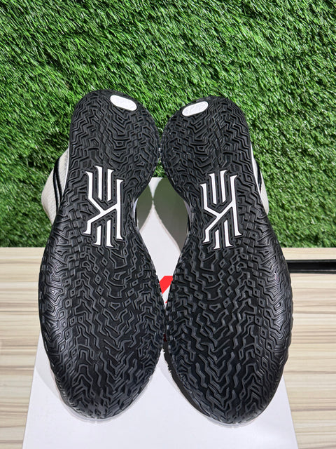 Nike Kyrie 4 Low TB White Black Sz 13