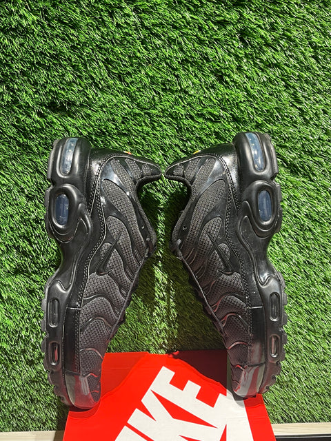 Nike Air Max Plus Triple Black Sz 11.5
